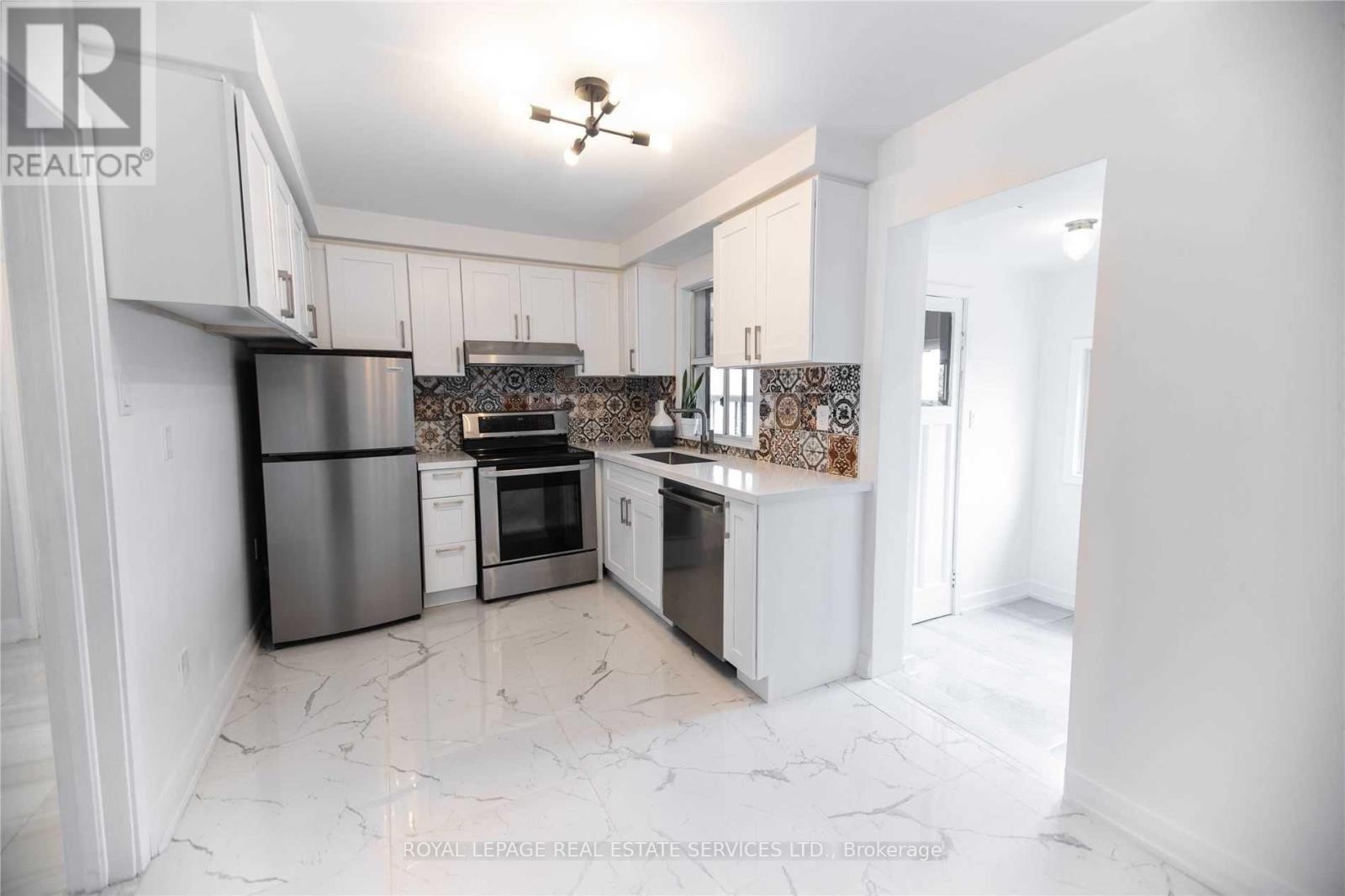 












1010 CALEDONIA ROAD

,
Toronto,




Ontario
M6B3Z1

