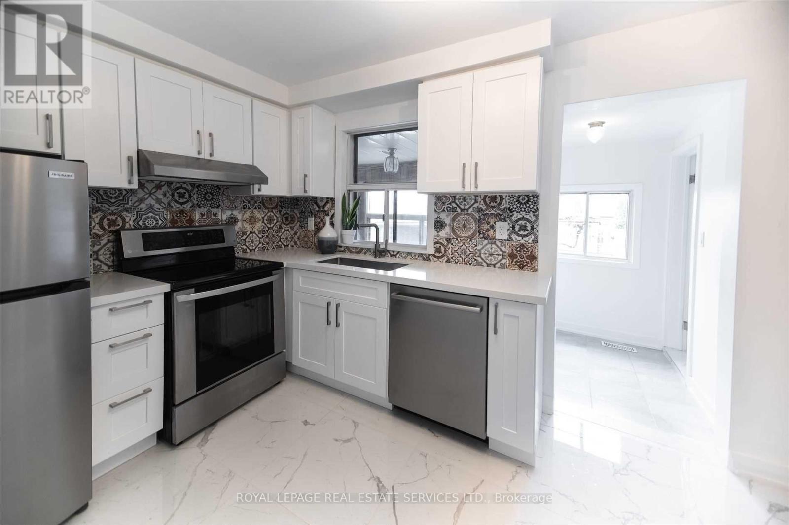












1010 CALEDONIA ROAD

,
Toronto,




Ontario
M6B3Z1

