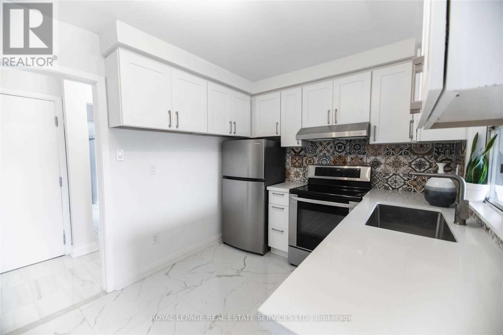 












1010 CALEDONIA ROAD

,
Toronto,




Ontario
M6B3Z1

