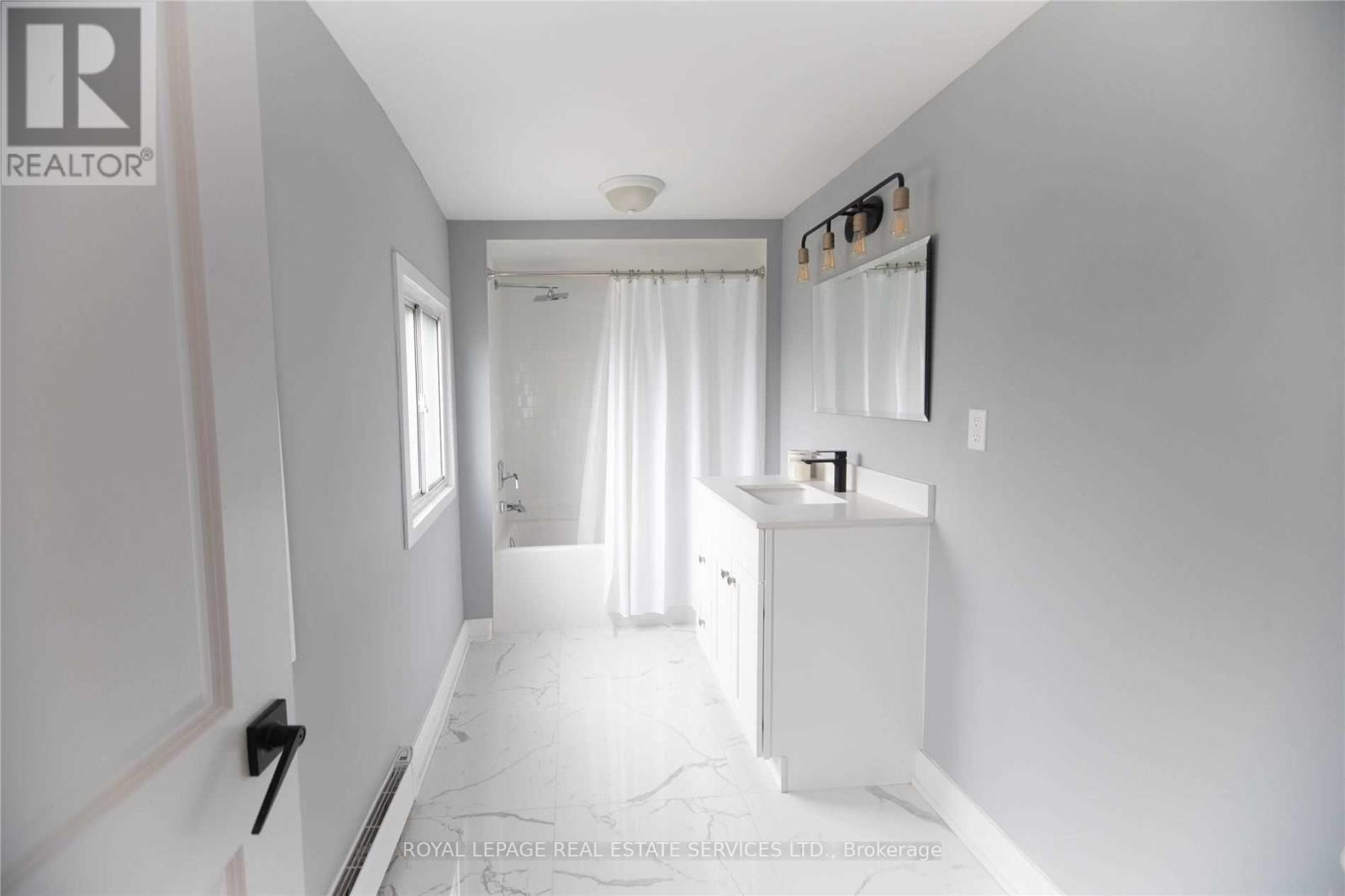 












1010 CALEDONIA ROAD

,
Toronto,




Ontario
M6B3Z1

