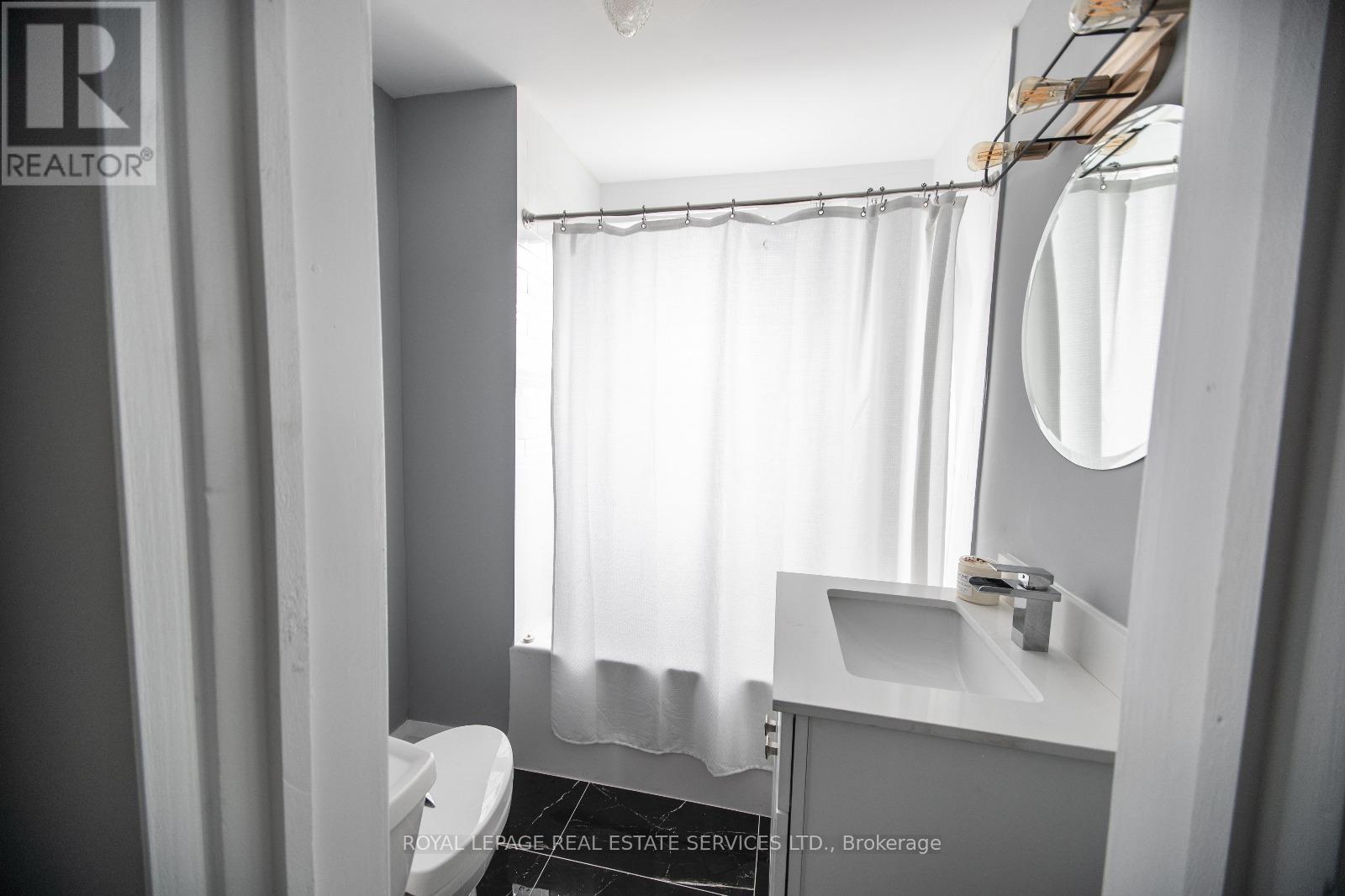 












1010 CALEDONIA ROAD

,
Toronto,




Ontario
M6B3Z1

