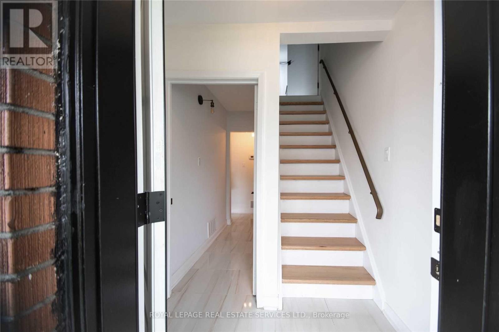 












1010 CALEDONIA ROAD

,
Toronto,




Ontario
M6B3Z1

