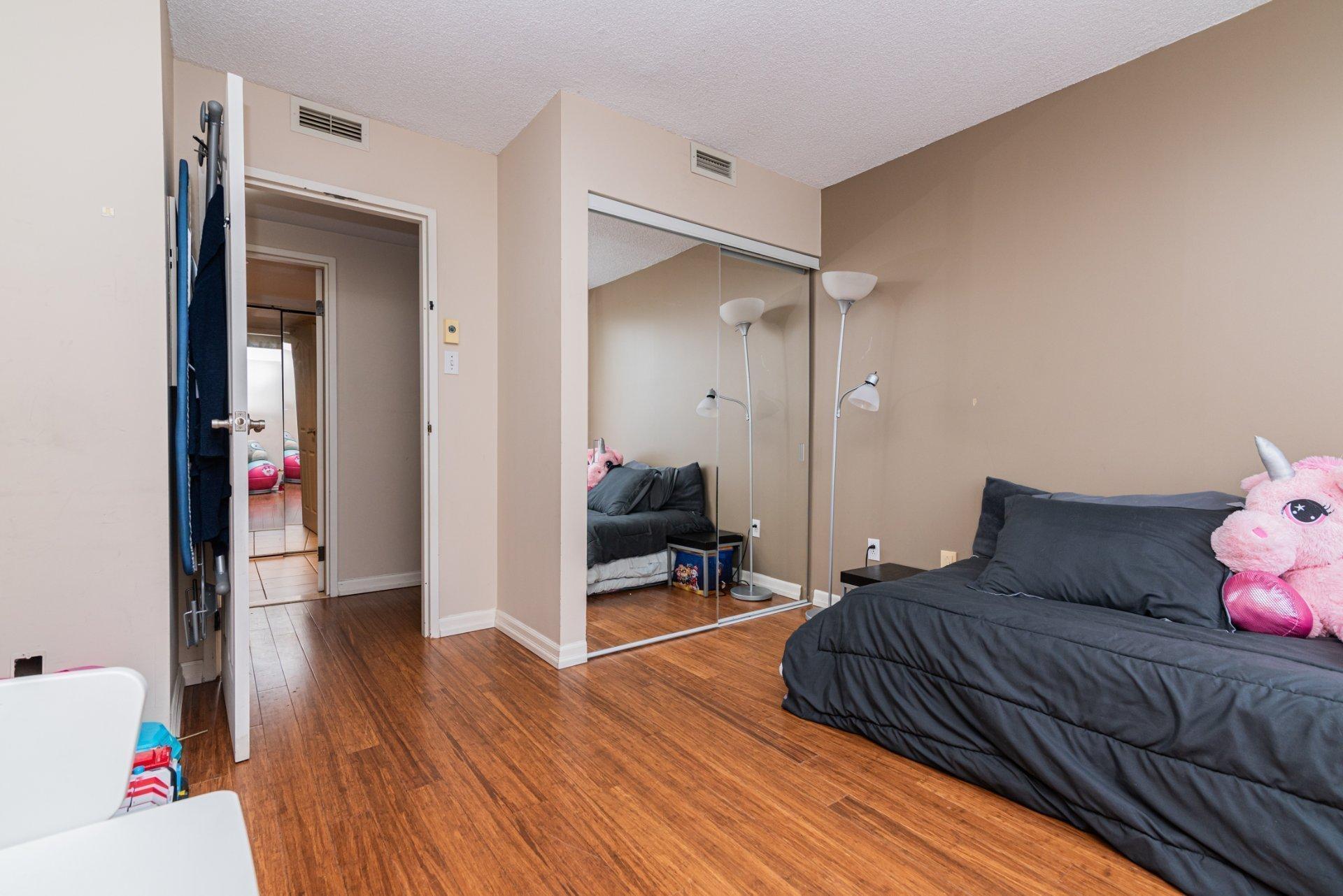 









11115


Boul. Cavendish

, 1003,
Montréal (Saint-Laurent),




QC
H4R2M9

