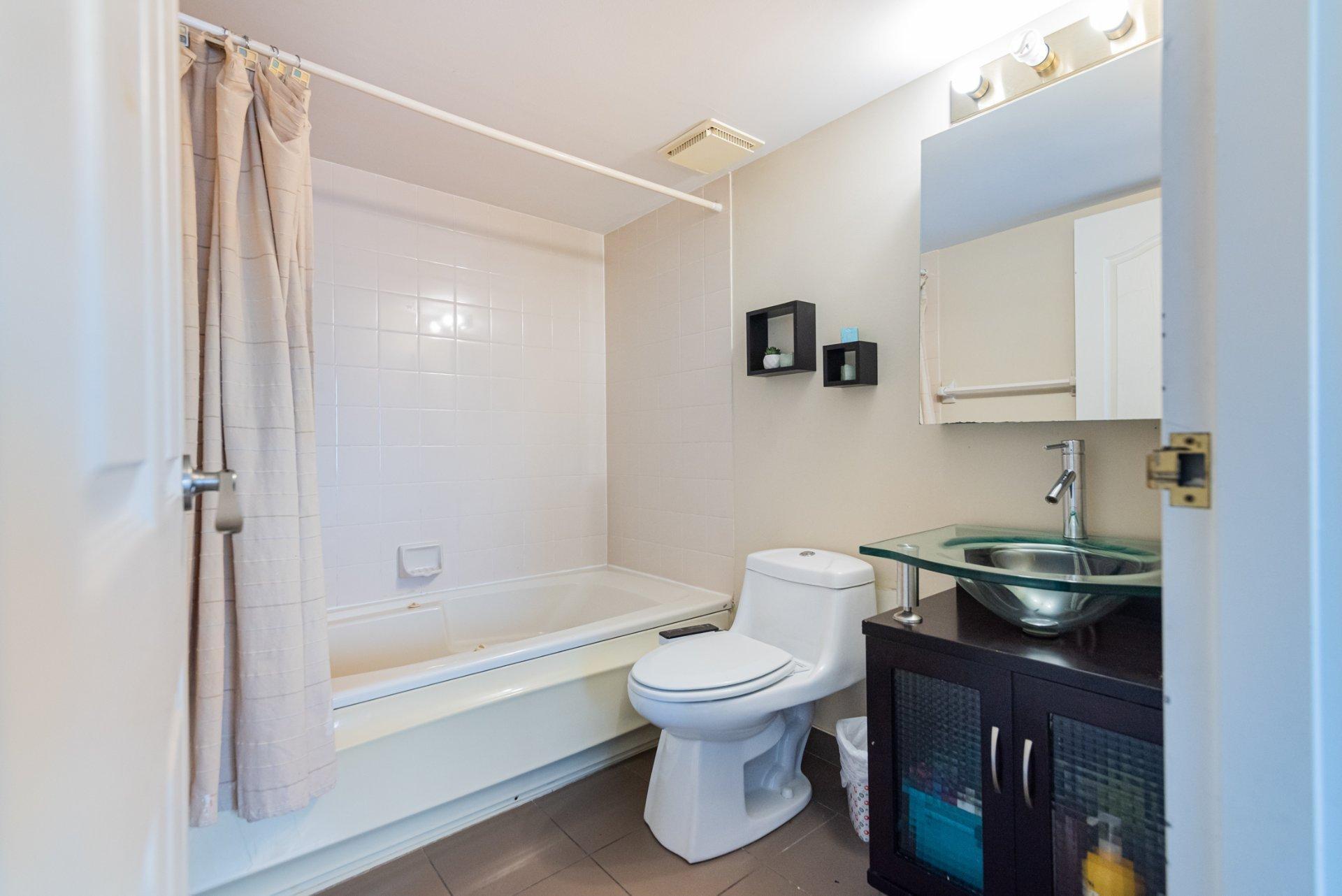 









11115


Boul. Cavendish

, 1003,
Montréal (Saint-Laurent),




QC
H4R2M9

