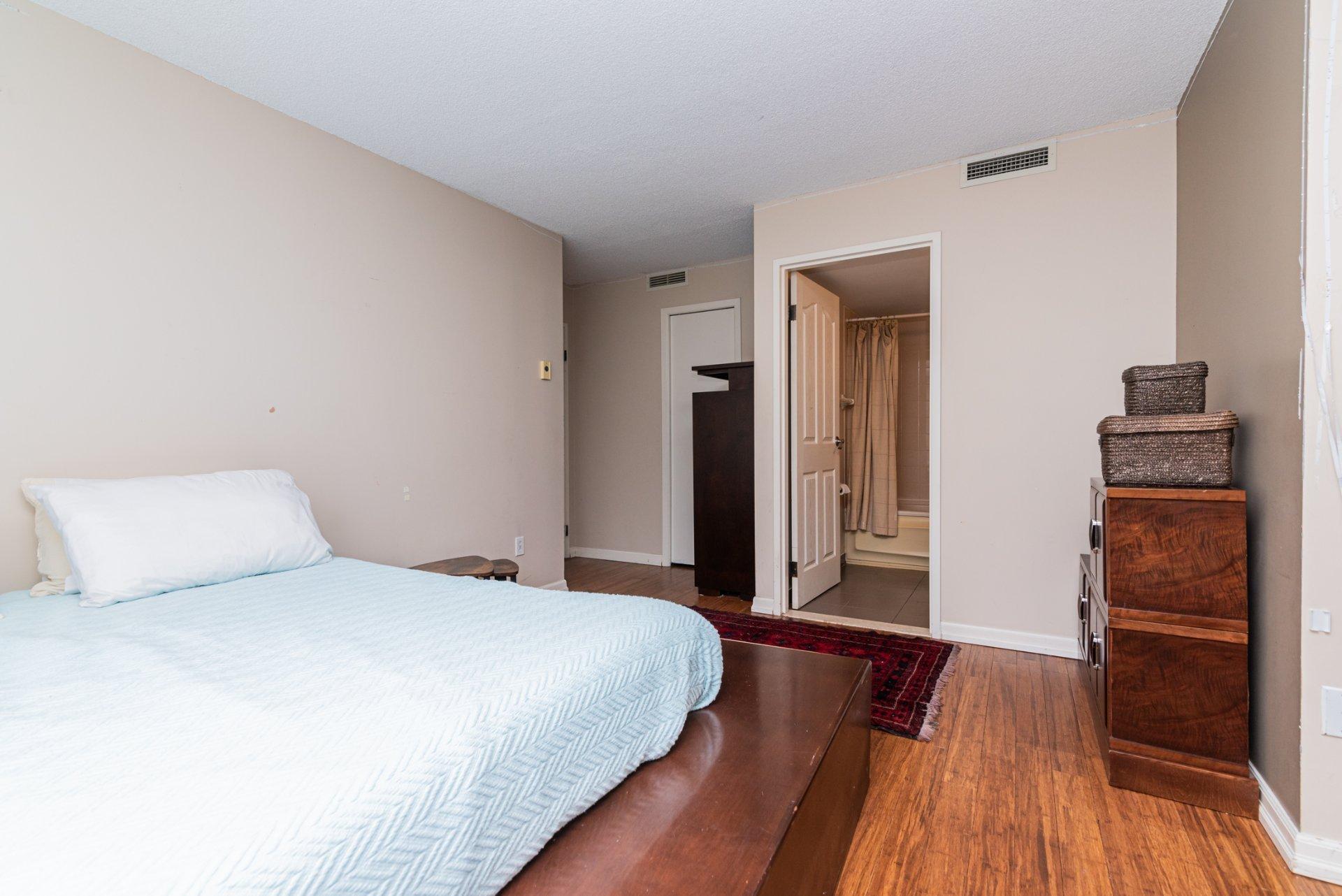 









11115


Boul. Cavendish

, 1003,
Montréal (Saint-Laurent),




QC
H4R2M9


