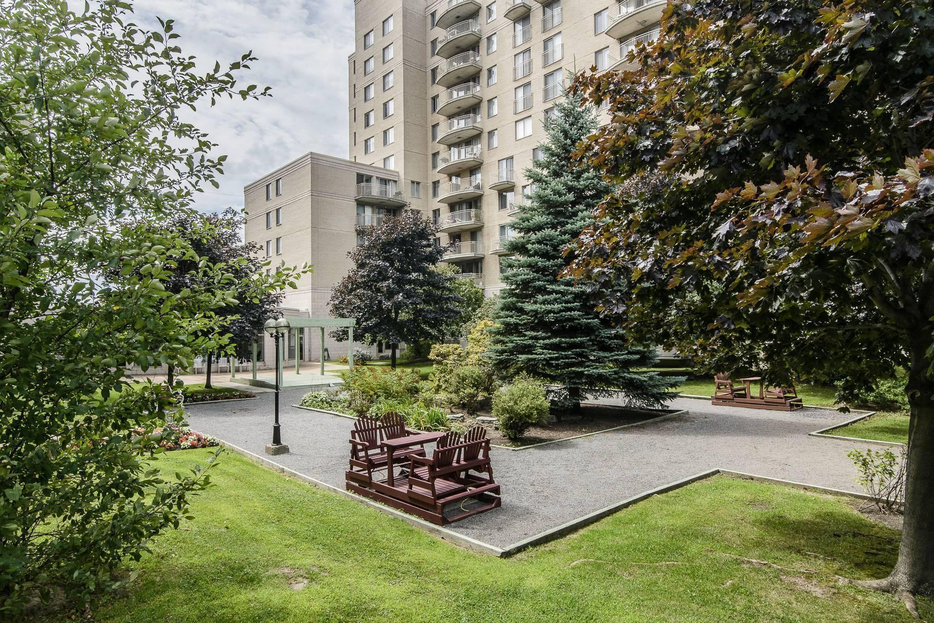 









11115


Boul. Cavendish

, 1003,
Montréal (Saint-Laurent),




QC
H4R2M9

