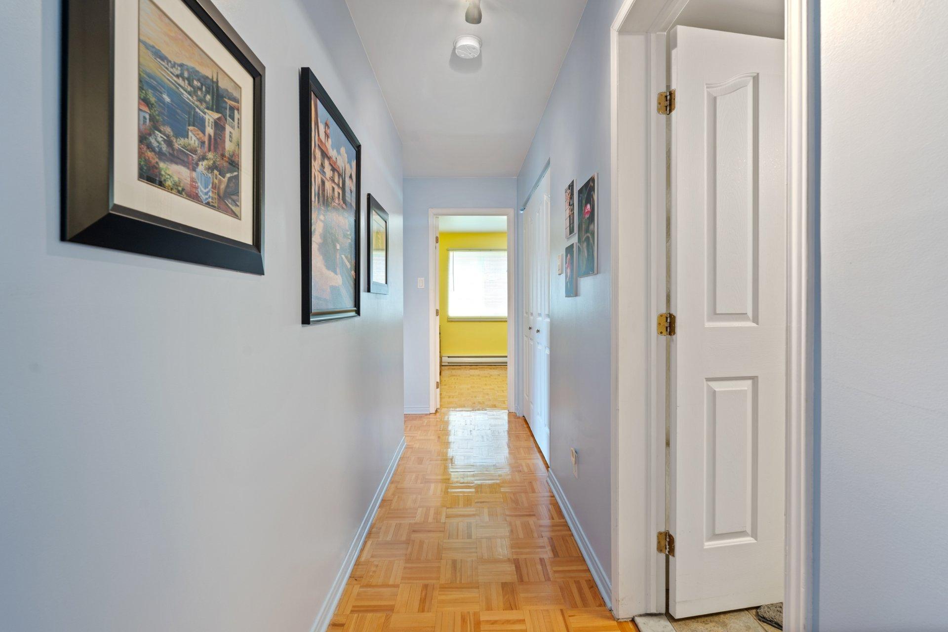 









2575


Boul. Jacques-Marcil

, 101,
Longueuil (Saint-Hubert),




QC
J3Y9E4

