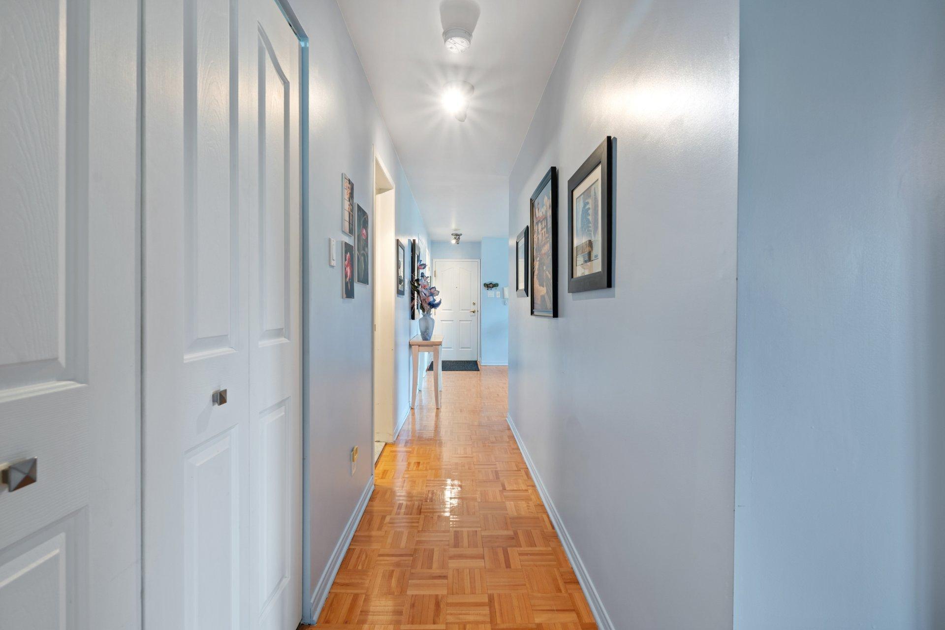 









2575


Boul. Jacques-Marcil

, 101,
Longueuil (Saint-Hubert),




QC
J3Y9E4

