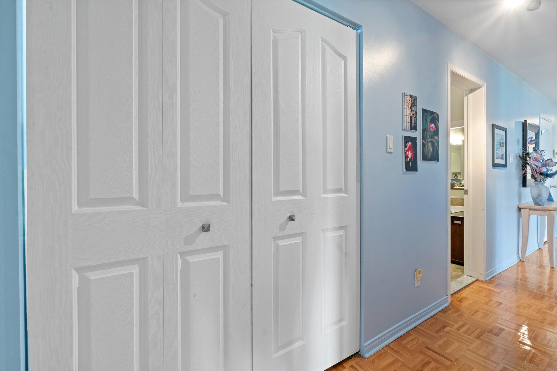 









2575


Boul. Jacques-Marcil

, 101,
Longueuil (Saint-Hubert),




QC
J3Y9E4

