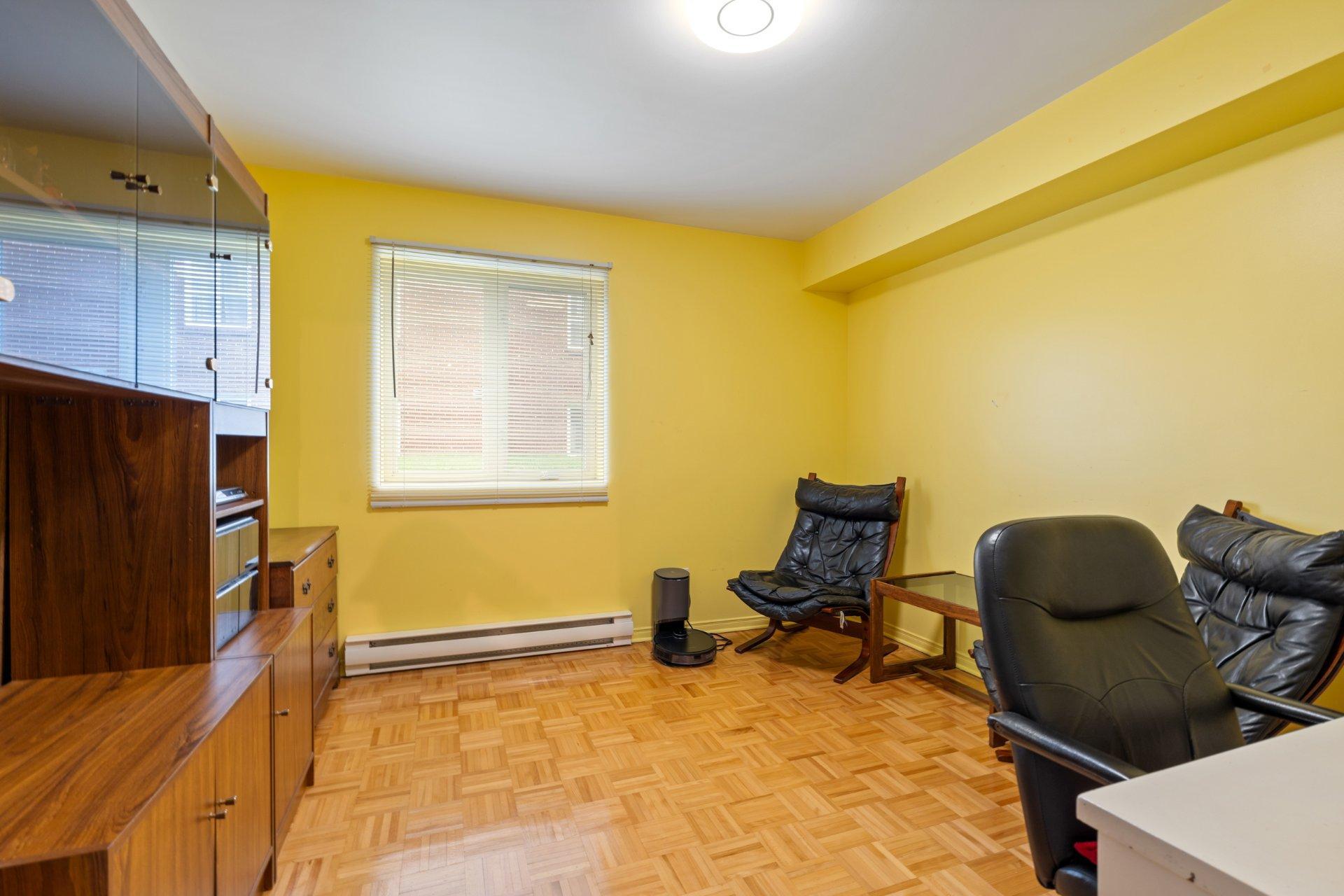 









2575


Boul. Jacques-Marcil

, 101,
Longueuil (Saint-Hubert),




QC
J3Y9E4

