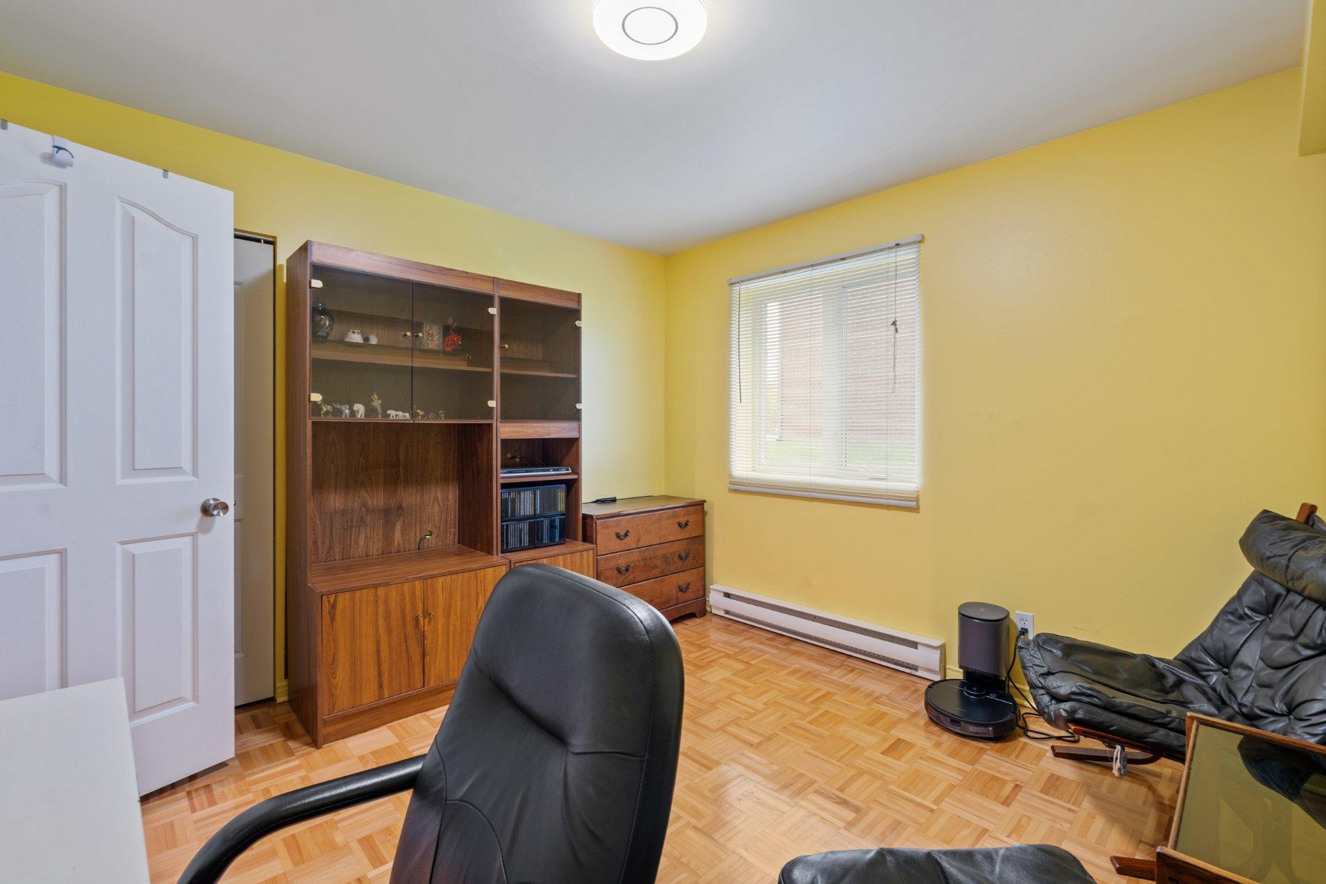 









2575


Boul. Jacques-Marcil

, 101,
Longueuil (Saint-Hubert),




QC
J3Y9E4

