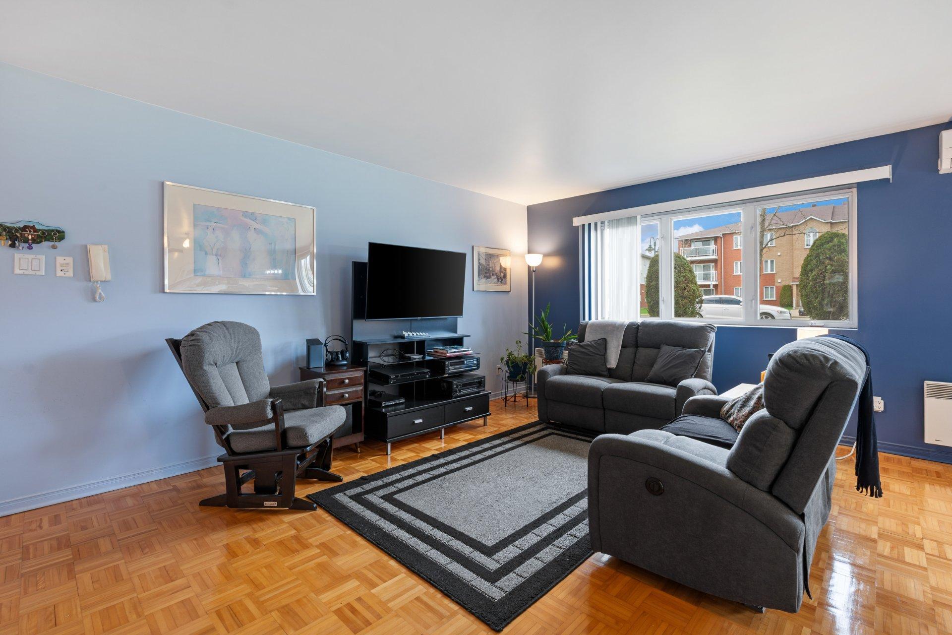 









2575


Boul. Jacques-Marcil

, 101,
Longueuil (Saint-Hubert),




QC
J3Y9E4

