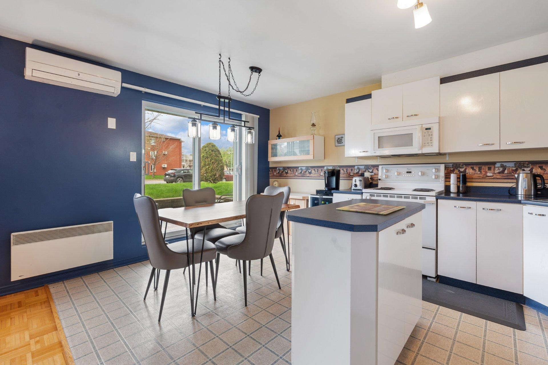 









2575


Boul. Jacques-Marcil

, 101,
Longueuil (Saint-Hubert),




QC
J3Y9E4

