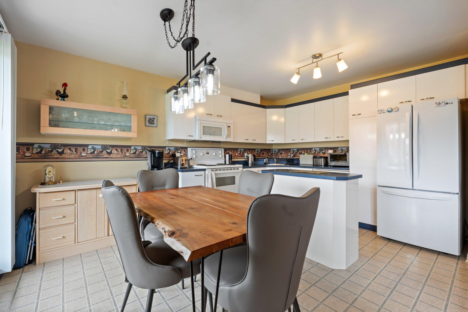 









2575


Boul. Jacques-Marcil

, 101,
Longueuil (Saint-Hubert),




QC
J3Y9E4

