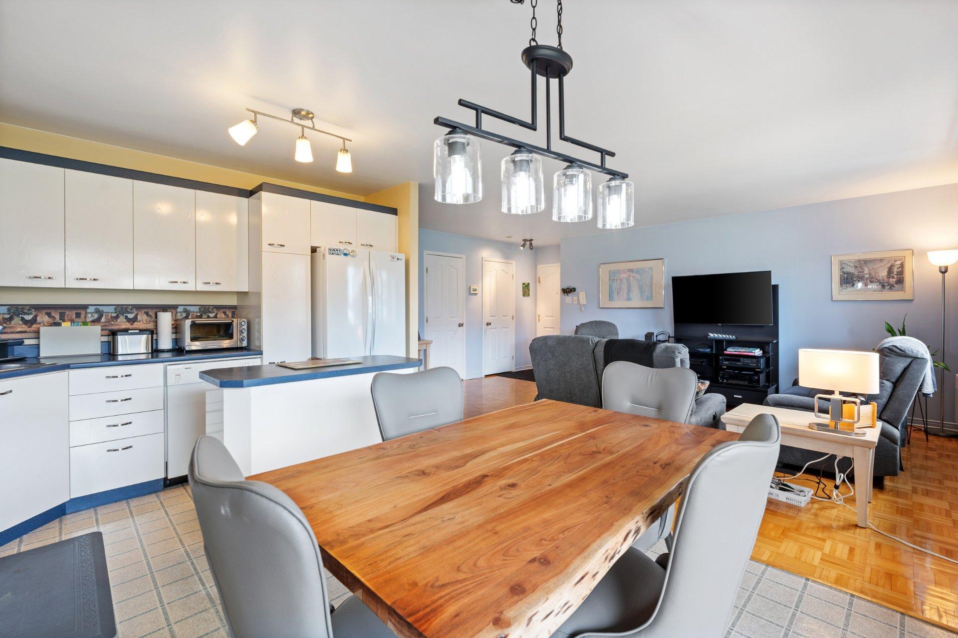 









2575


Boul. Jacques-Marcil

, 101,
Longueuil (Saint-Hubert),




QC
J3Y9E4

