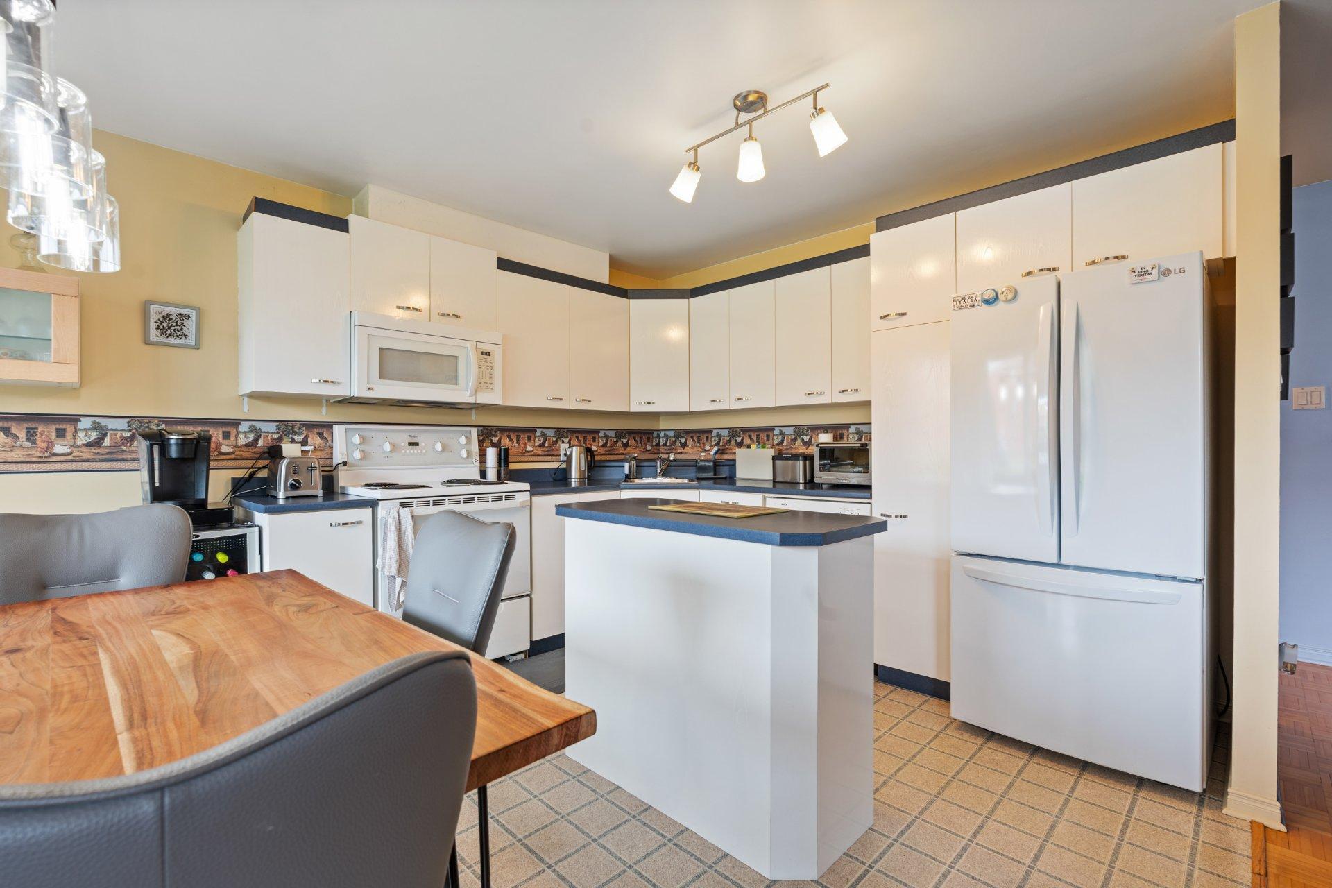 









2575


Boul. Jacques-Marcil

, 101,
Longueuil (Saint-Hubert),




QC
J3Y9E4


