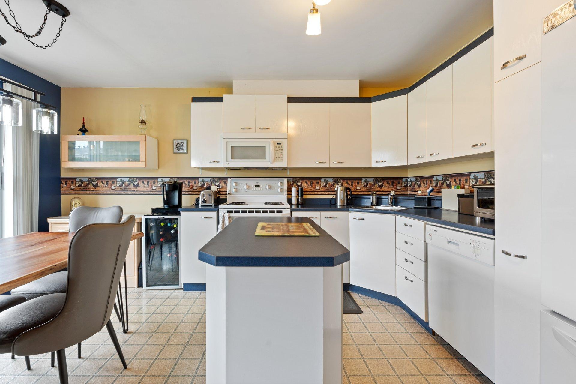 









2575


Boul. Jacques-Marcil

, 101,
Longueuil (Saint-Hubert),




QC
J3Y9E4

