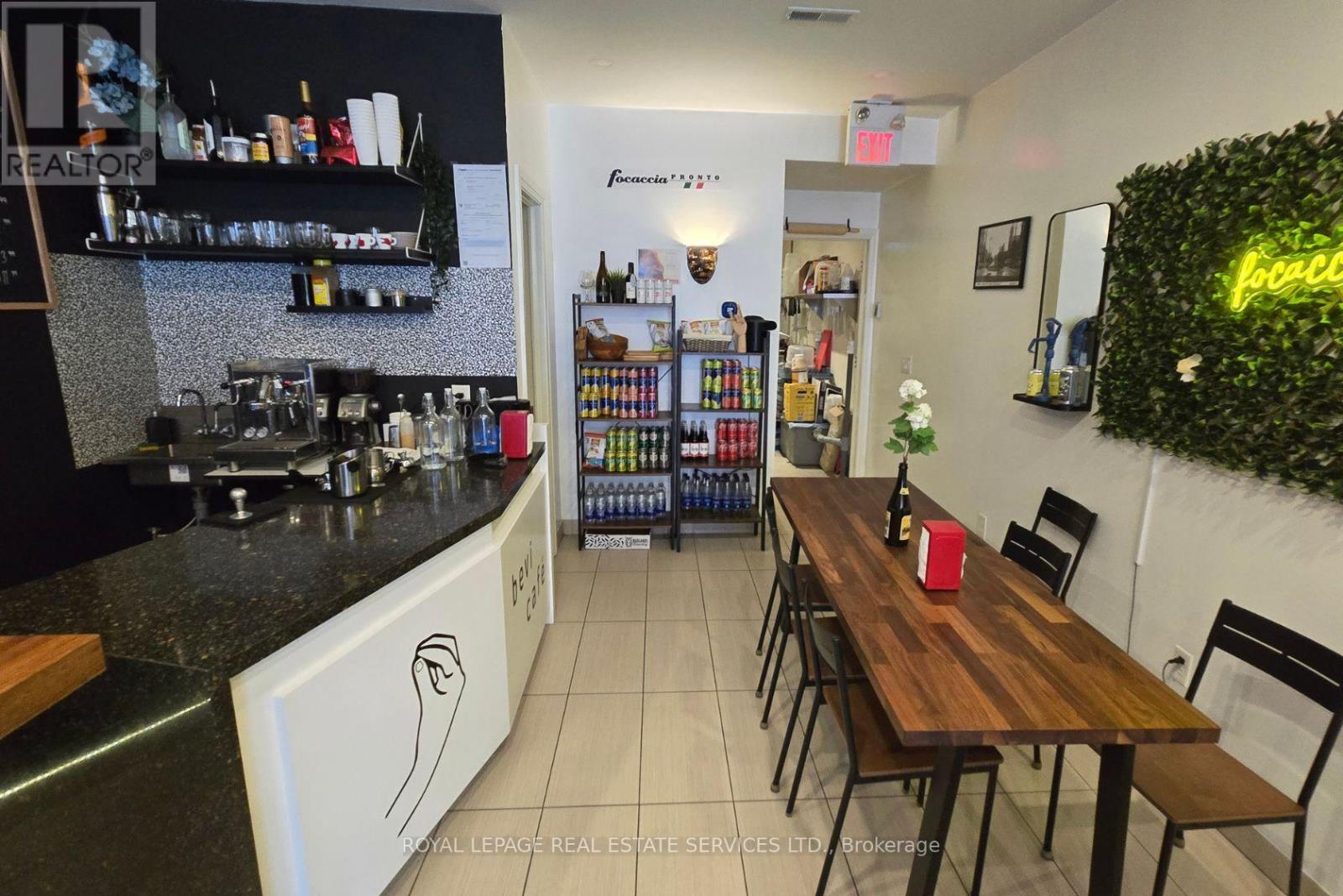












MAIN - 3072 DUNDAS STREET W

,
Toronto,




Ontario
M6P1Z7


