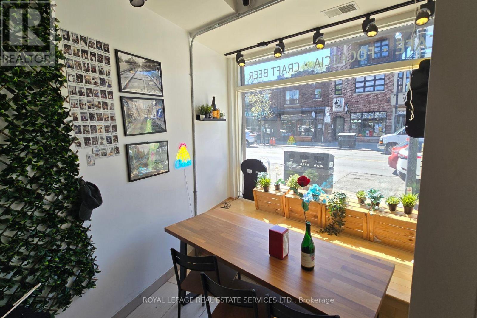 












MAIN - 3072 DUNDAS STREET W

,
Toronto,




Ontario
M6P1Z7

