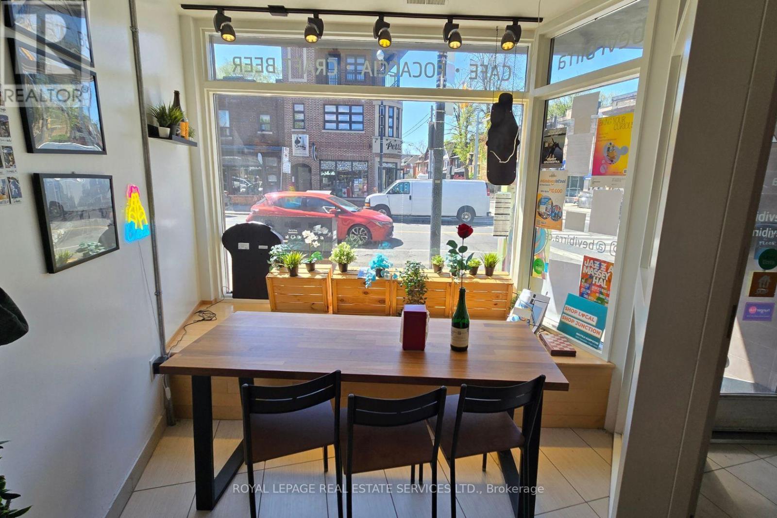 












MAIN - 3072 DUNDAS STREET W

,
Toronto,




Ontario
M6P1Z7

