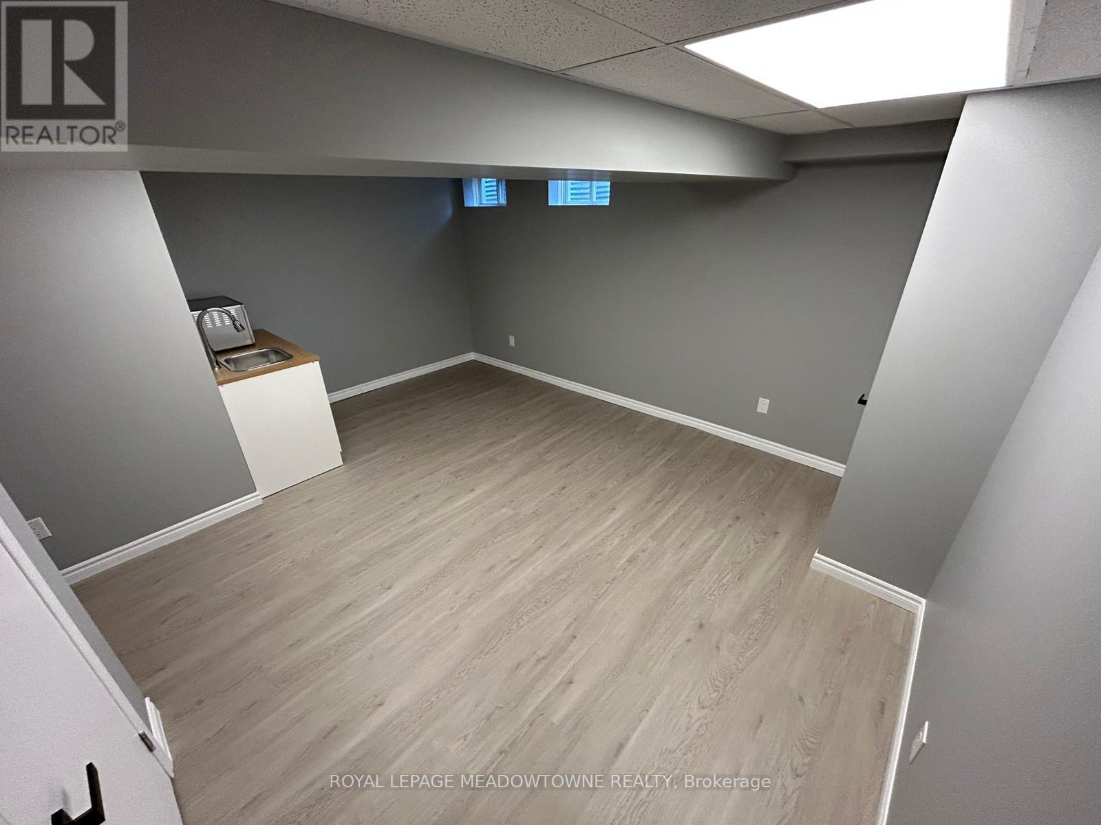 












102 CEDARBROOK ROAD

,
Brampton,




Ontario
L6R0W4

