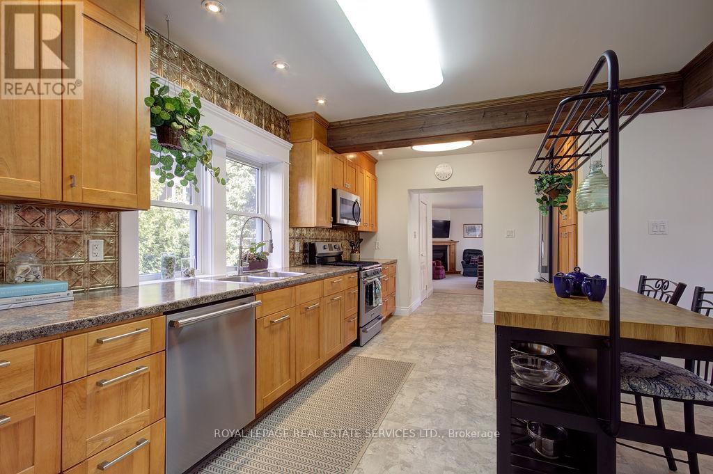 












960 HURON TERRACE

,
Kincardine,




Ontario
N2Z2Y1

