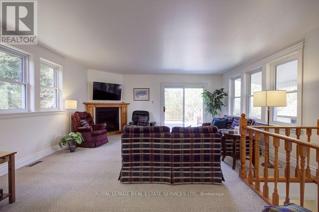 












960 HURON TERRACE

,
Kincardine,




Ontario
N2Z2Y1

