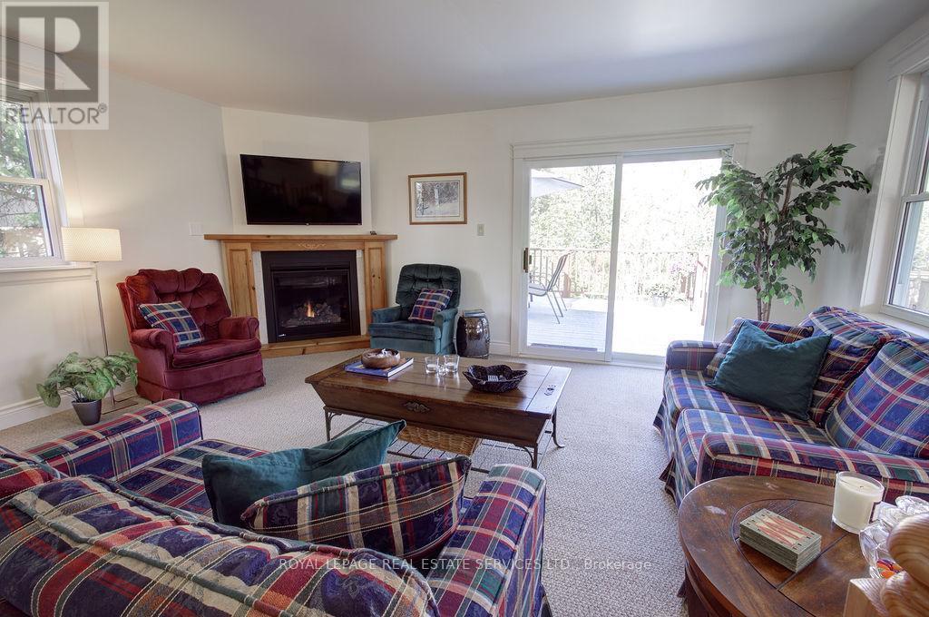 












960 HURON TERRACE

,
Kincardine,




Ontario
N2Z2Y1

