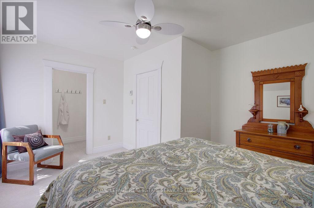 












960 HURON TERRACE

,
Kincardine,




Ontario
N2Z2Y1

