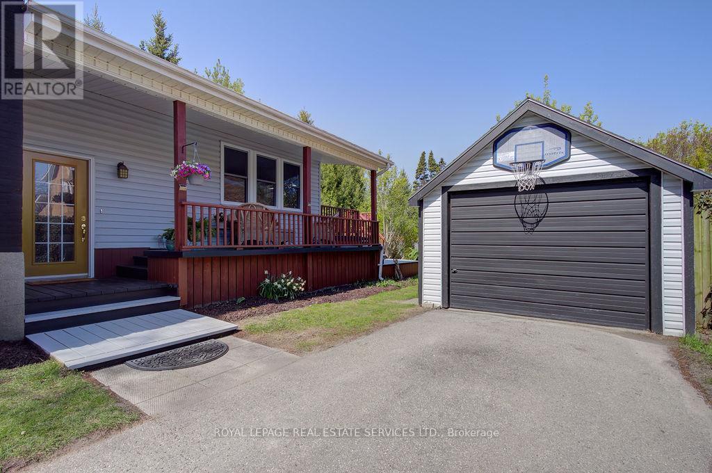 












960 HURON TERRACE

,
Kincardine,




Ontario
N2Z2Y1

