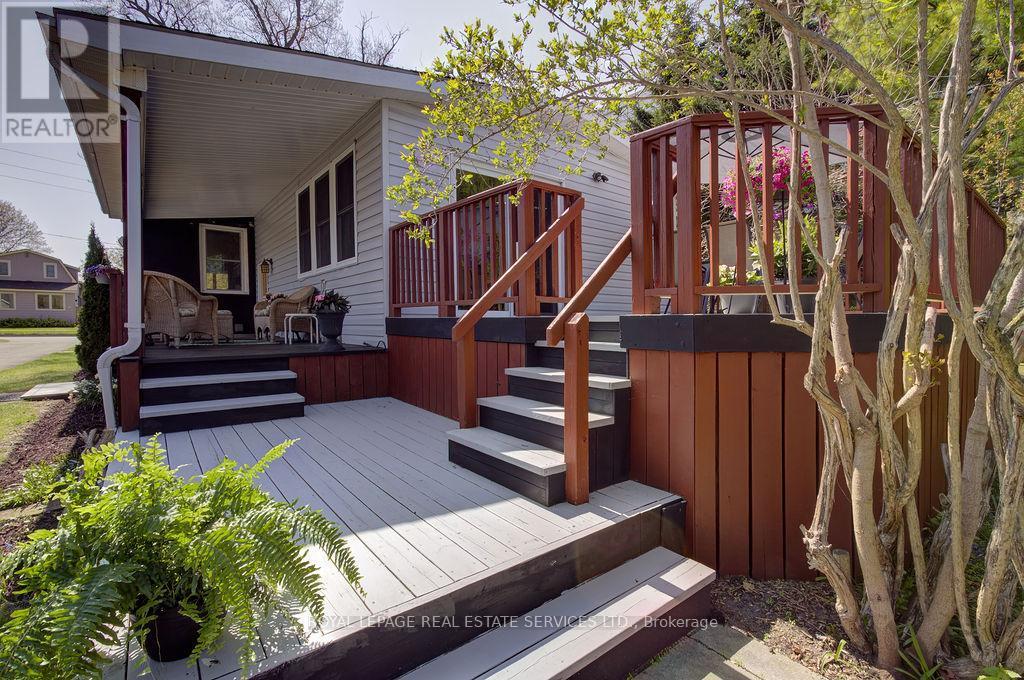 












960 HURON TERRACE

,
Kincardine,




Ontario
N2Z2Y1

