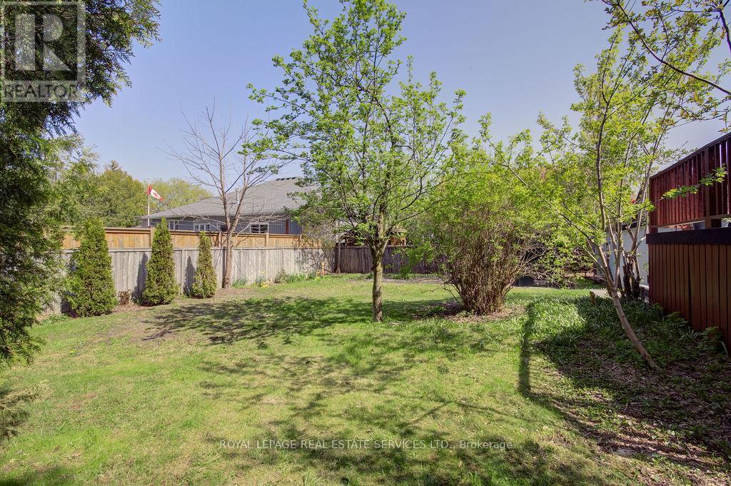 












960 HURON TERRACE

,
Kincardine,




Ontario
N2Z2Y1


