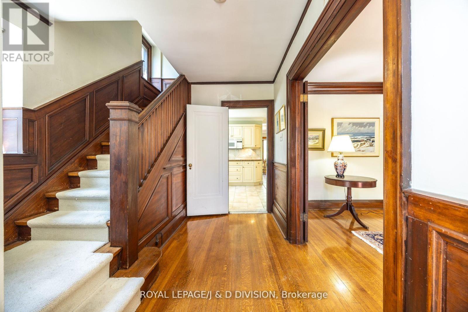 












241 FOREST HILL ROAD

,
Toronto,




Ontario
M5P2N3

