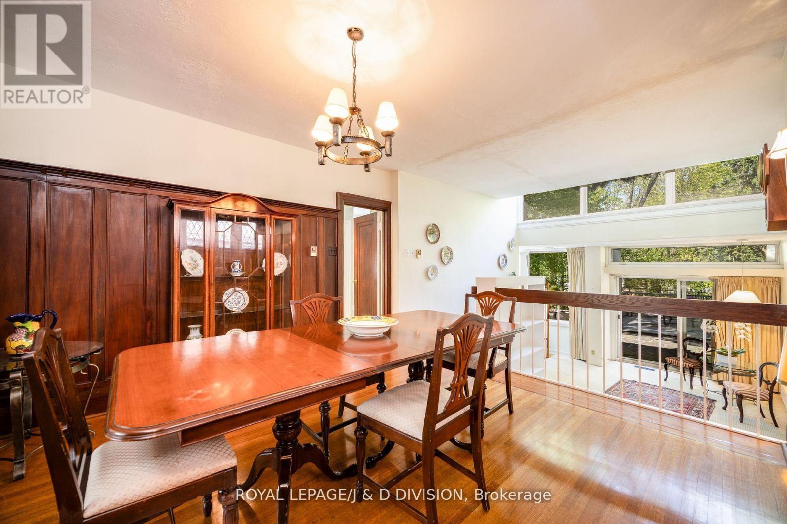 












241 FOREST HILL ROAD

,
Toronto,




Ontario
M5P2N3


