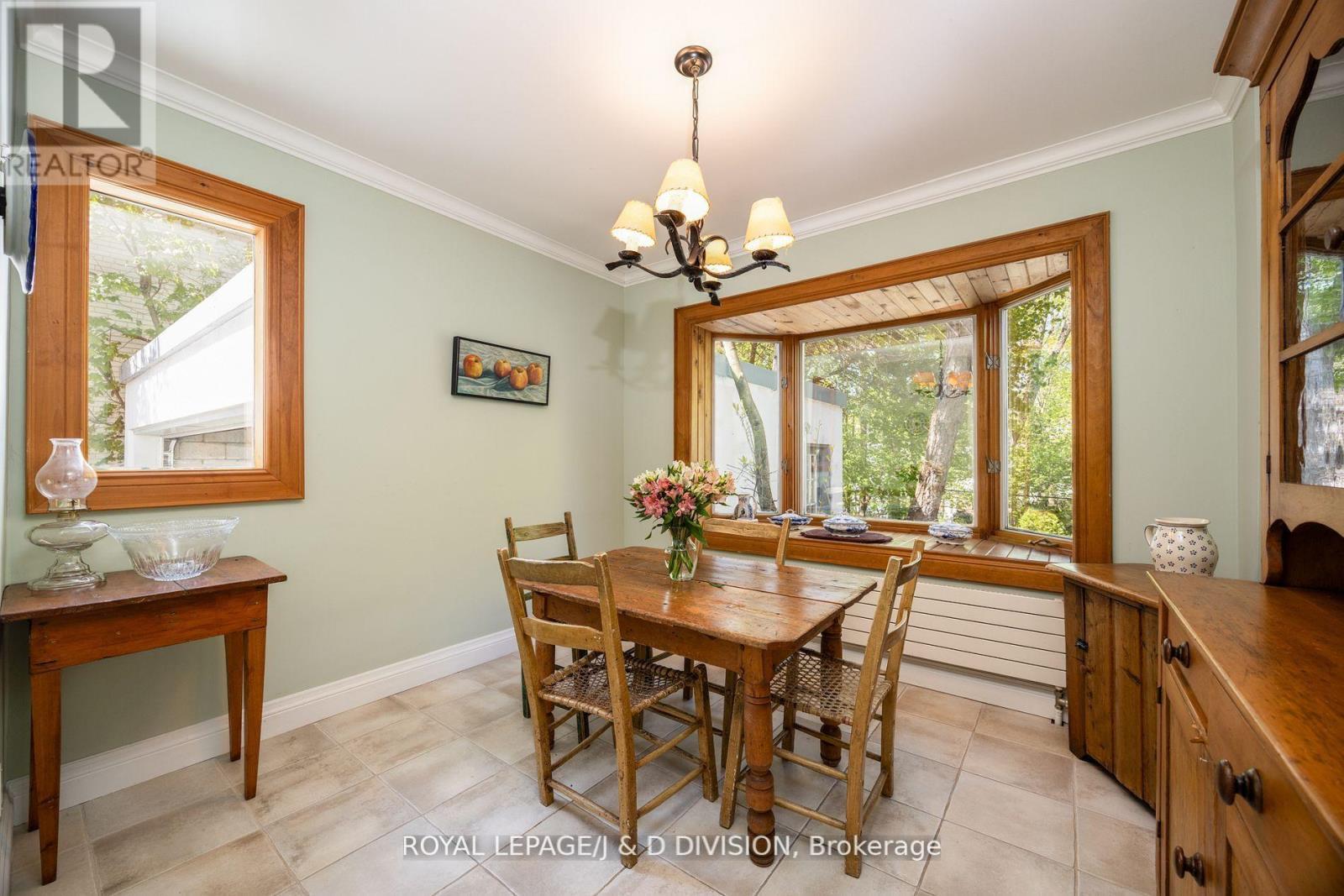 












241 FOREST HILL ROAD

,
Toronto,




Ontario
M5P2N3

