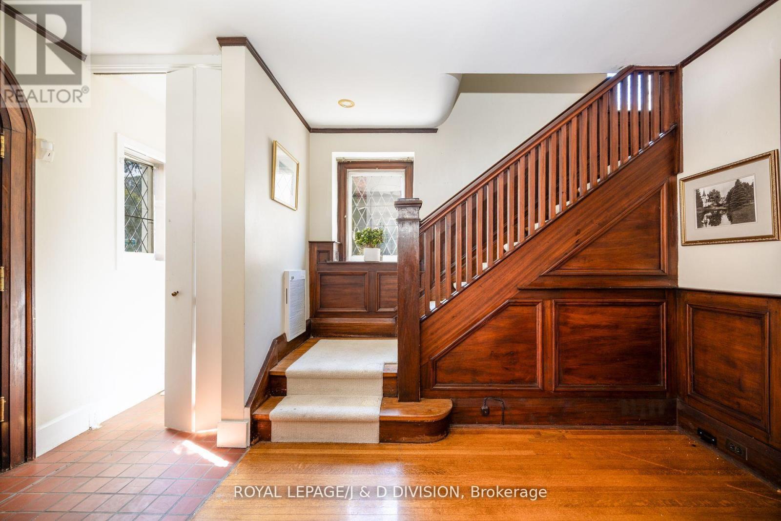 












241 FOREST HILL ROAD

,
Toronto,




Ontario
M5P2N3


