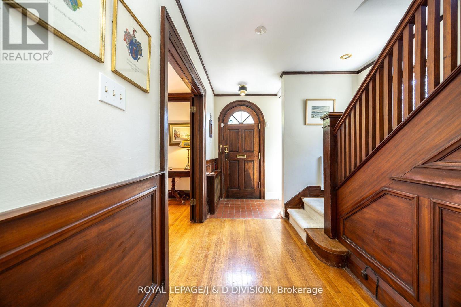 












241 FOREST HILL ROAD

,
Toronto,




Ontario
M5P2N3

