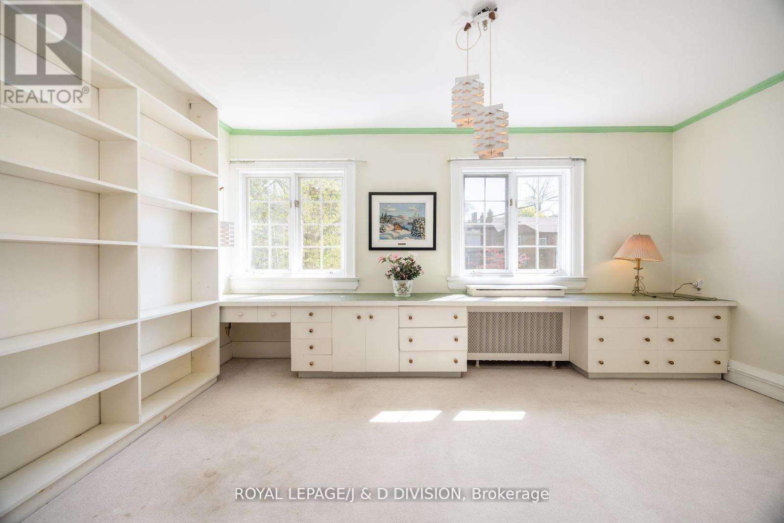 












241 FOREST HILL ROAD

,
Toronto,




Ontario
M5P2N3

