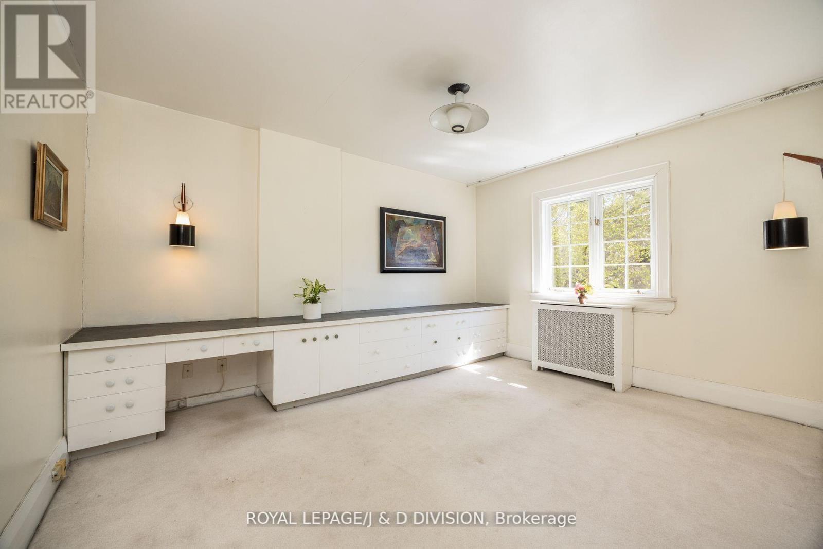 












241 FOREST HILL ROAD

,
Toronto,




Ontario
M5P2N3

