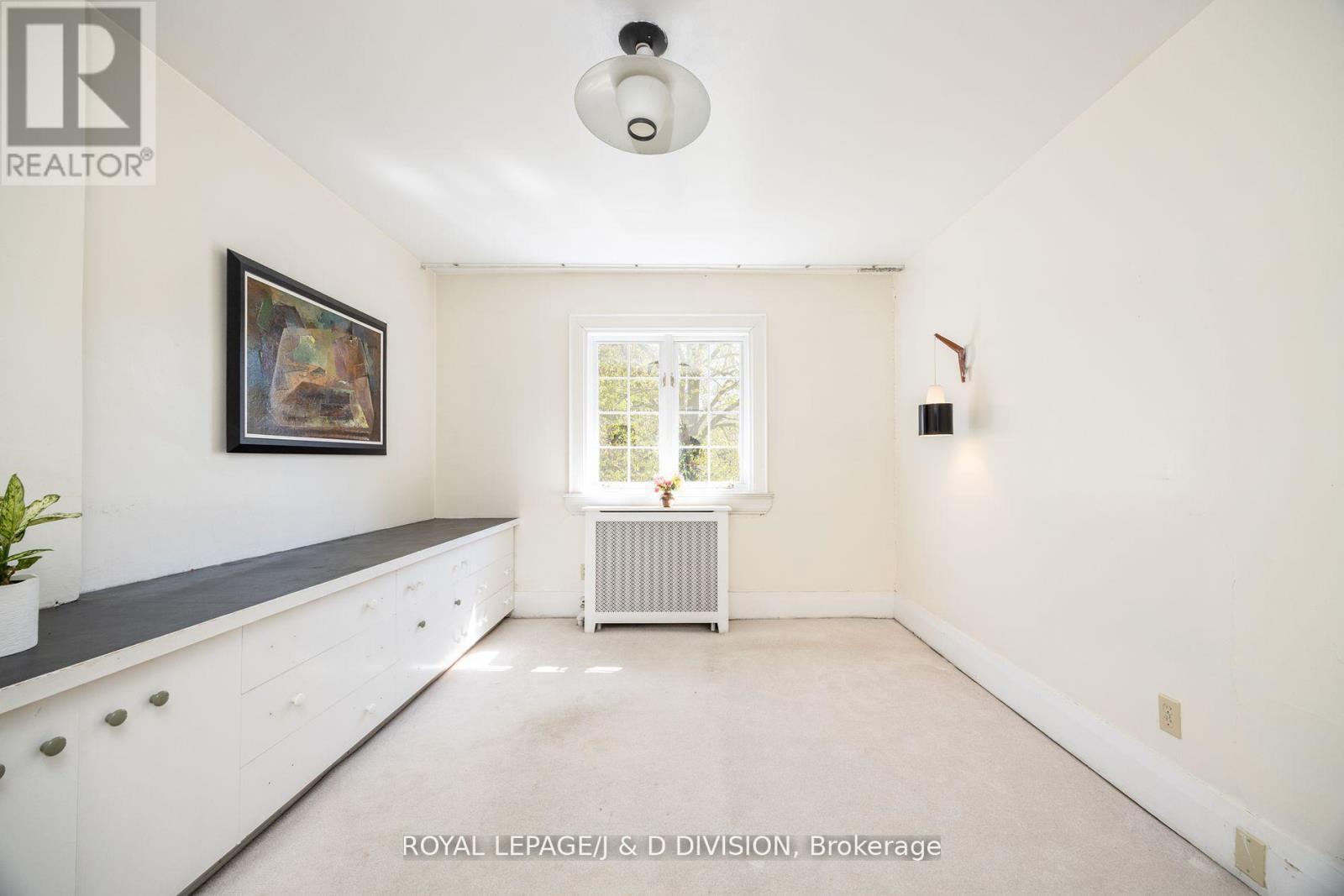 












241 FOREST HILL ROAD

,
Toronto,




Ontario
M5P2N3

