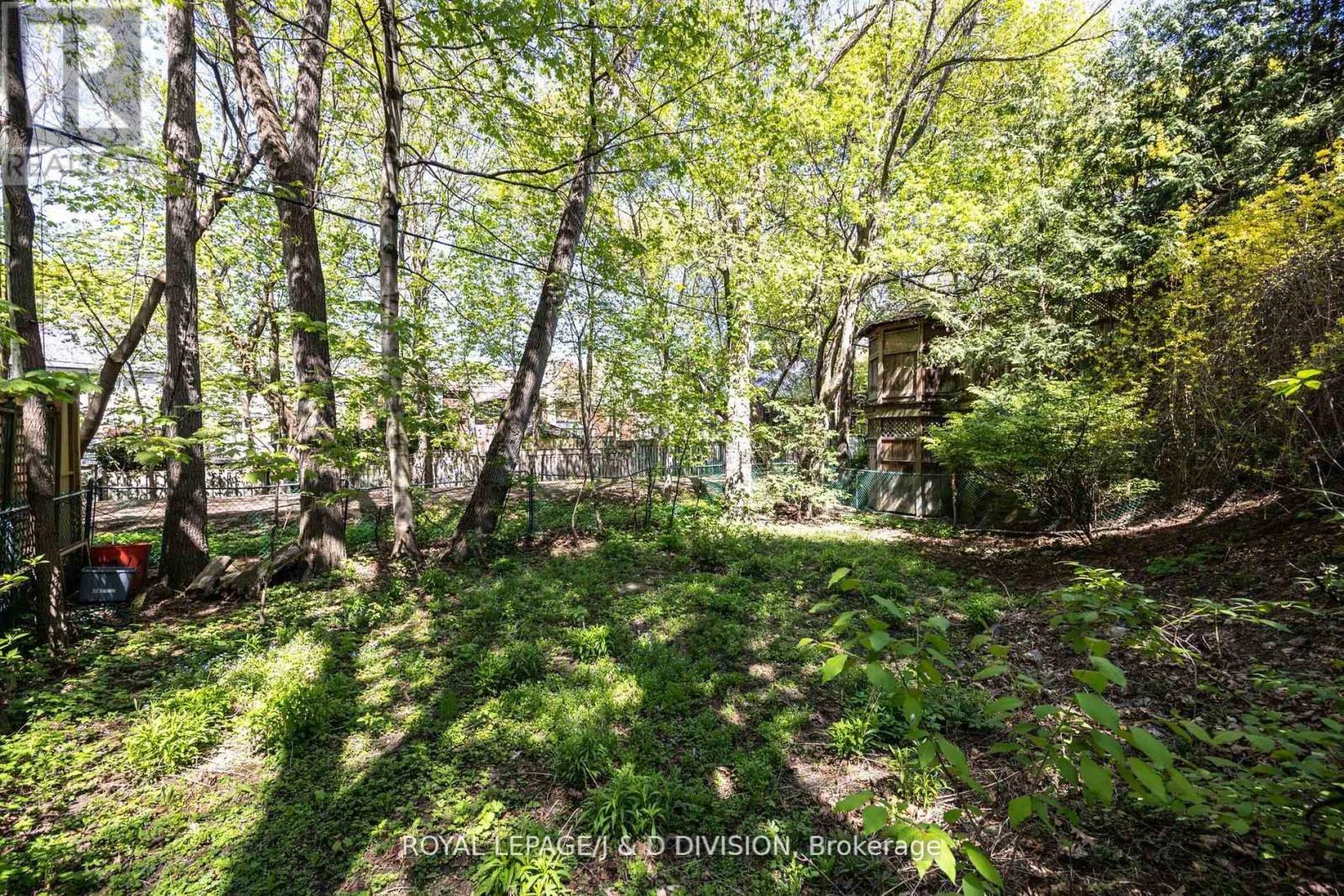 












241 FOREST HILL ROAD

,
Toronto,




Ontario
M5P2N3

