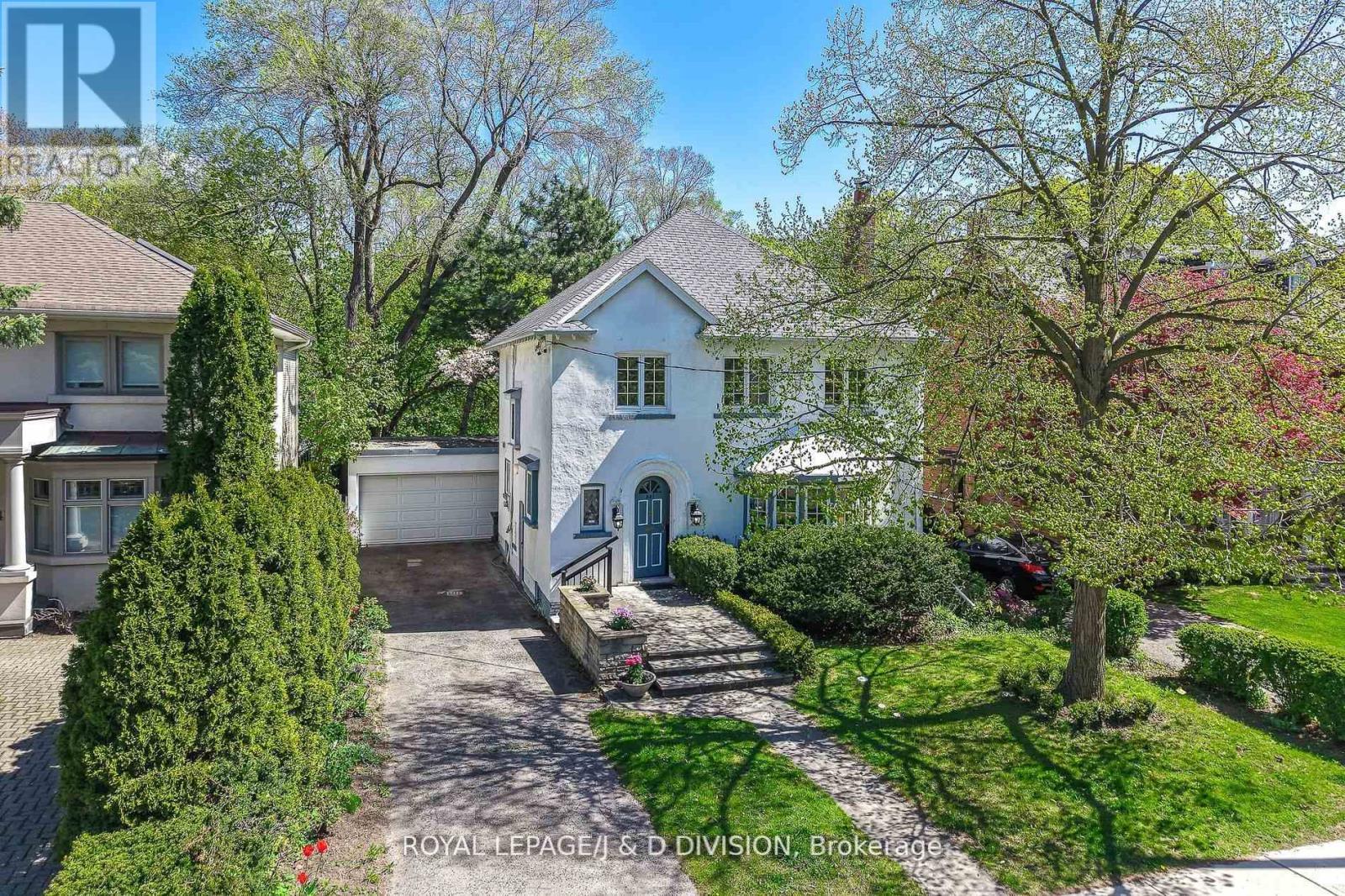 












241 FOREST HILL ROAD

,
Toronto,




Ontario
M5P2N3

