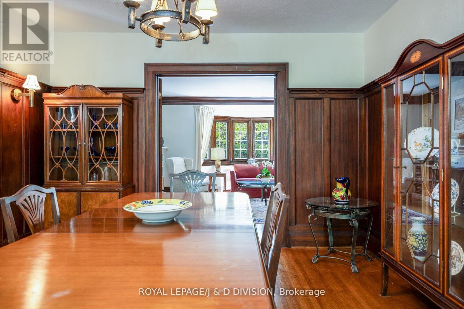 












241 FOREST HILL ROAD

,
Toronto,




Ontario
M5P2N3

