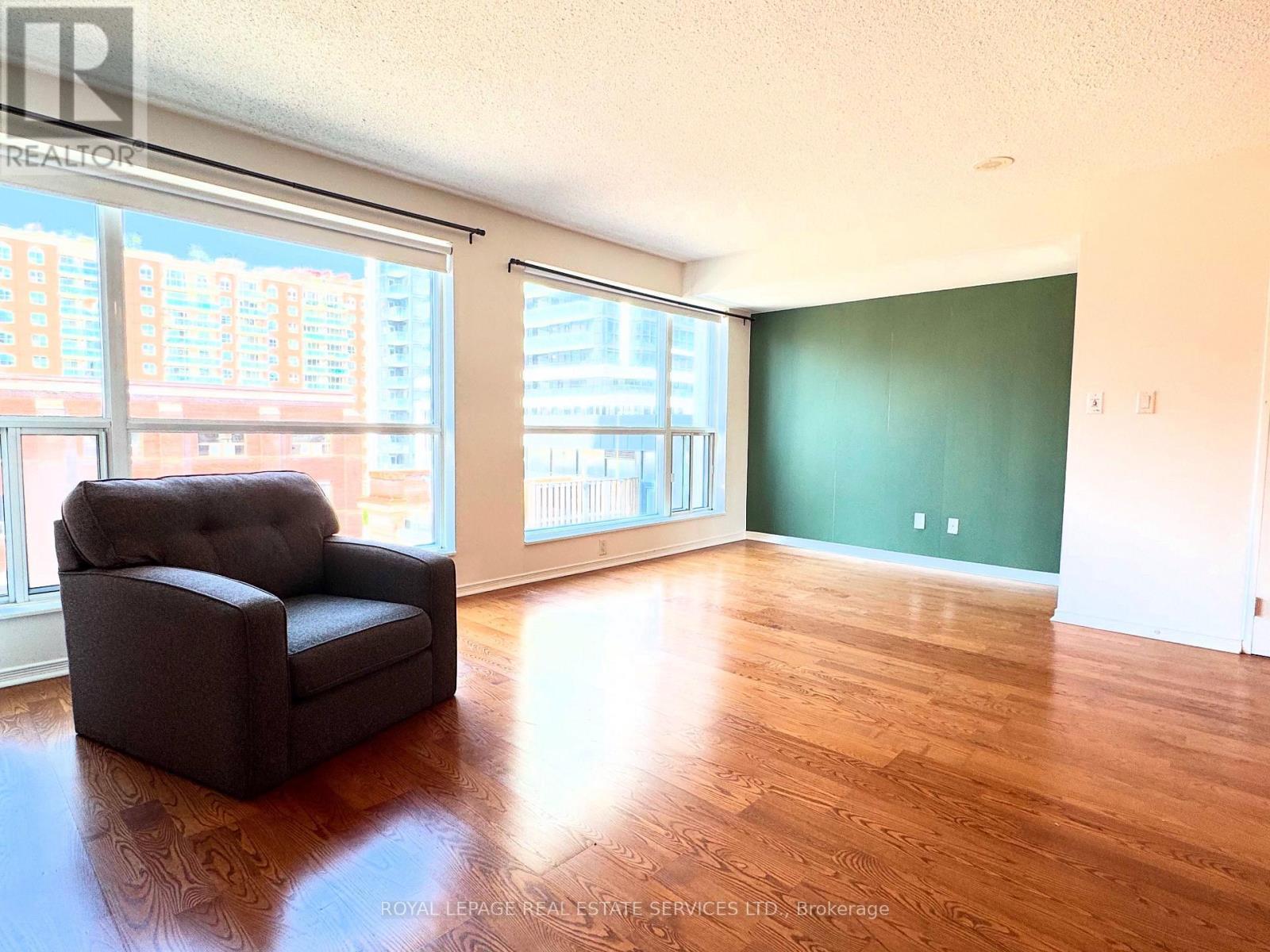












720 - 230 KING STREET E

,
Toronto,




Ontario
M5A1K1

