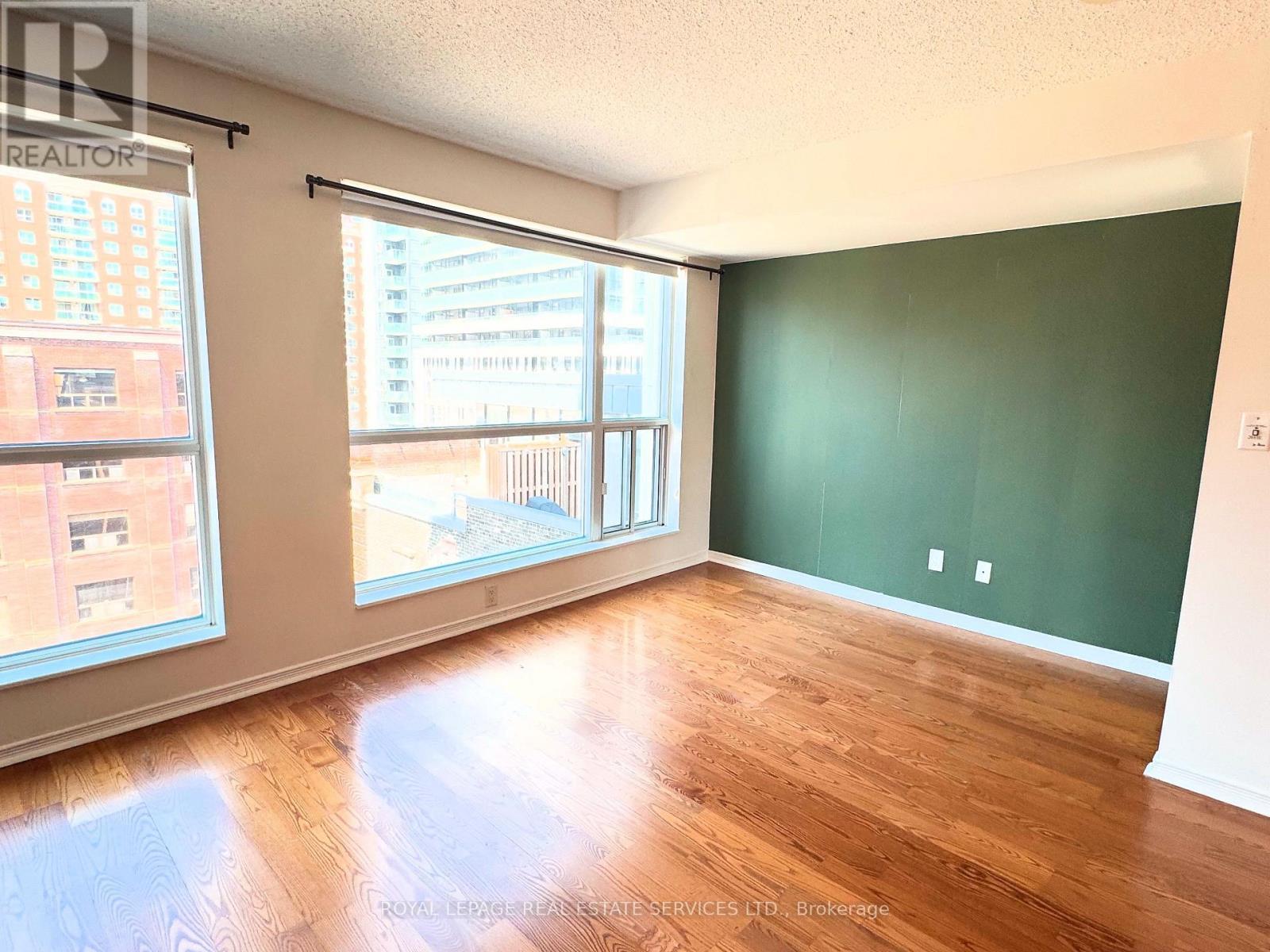 












720 - 230 KING STREET E

,
Toronto,




Ontario
M5A1K1

