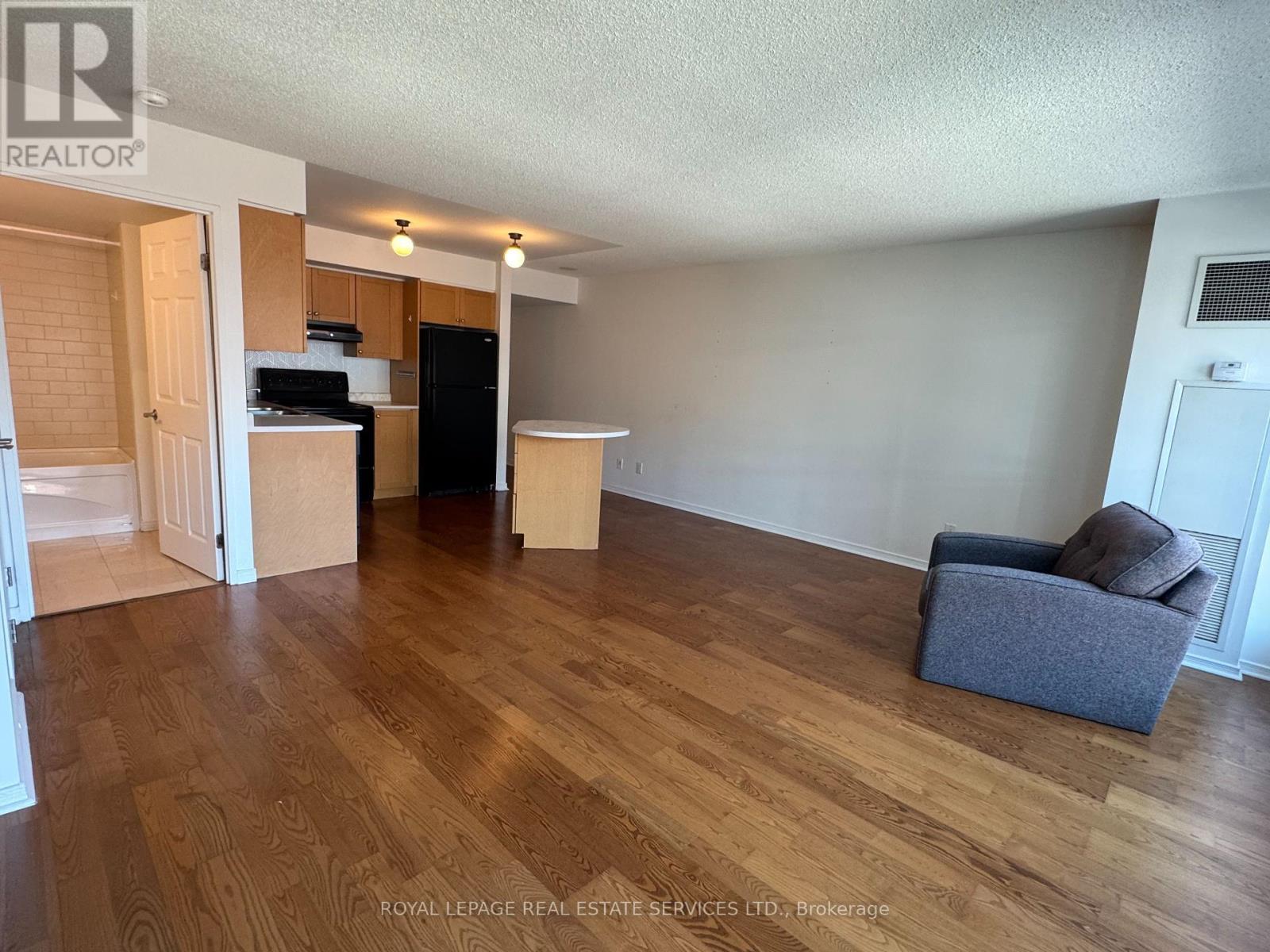 












720 - 230 KING STREET E

,
Toronto,




Ontario
M5A1K1

