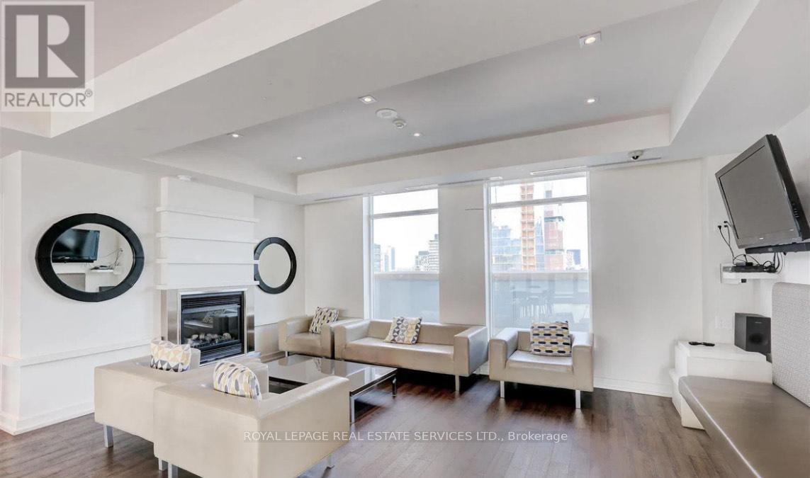 












720 - 230 KING STREET E

,
Toronto,




Ontario
M5A1K1

