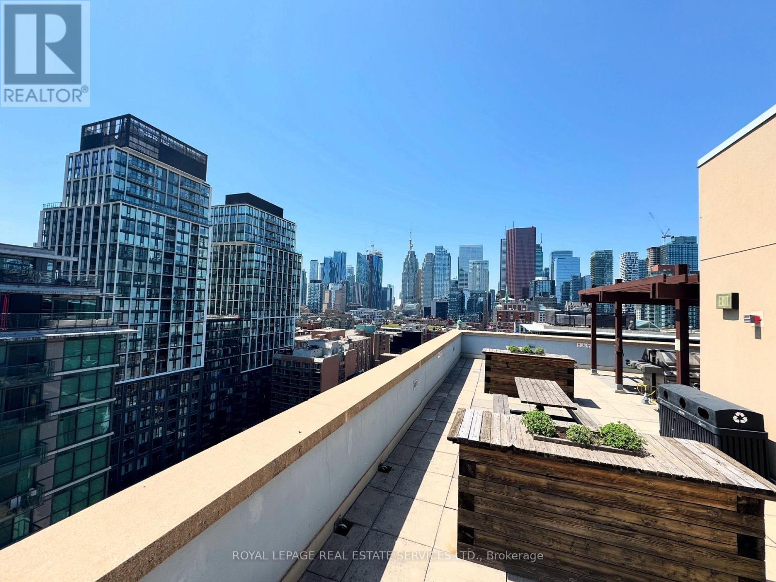 












720 - 230 KING STREET E

,
Toronto,




Ontario
M5A1K1

