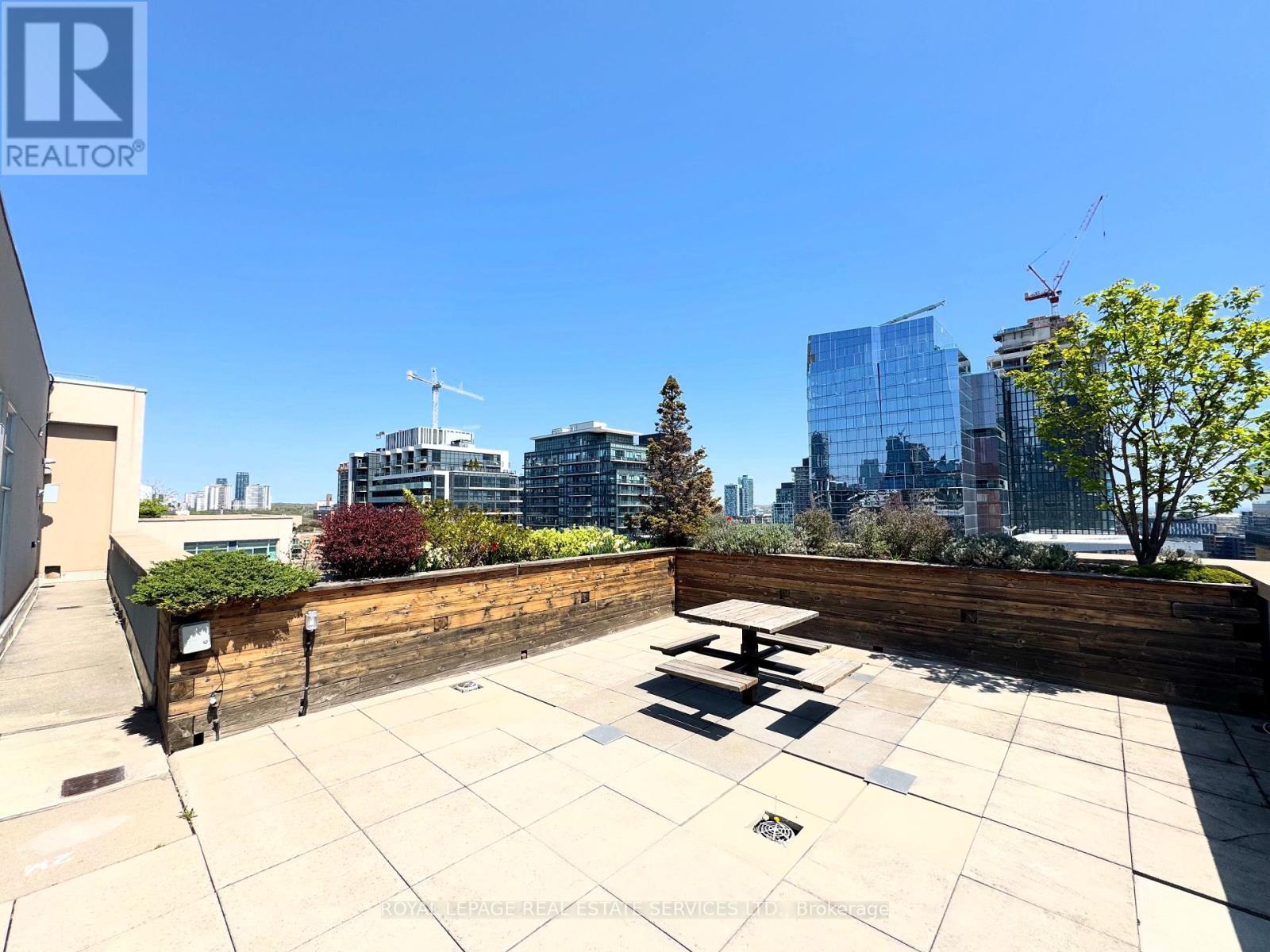 












720 - 230 KING STREET E

,
Toronto,




Ontario
M5A1K1

