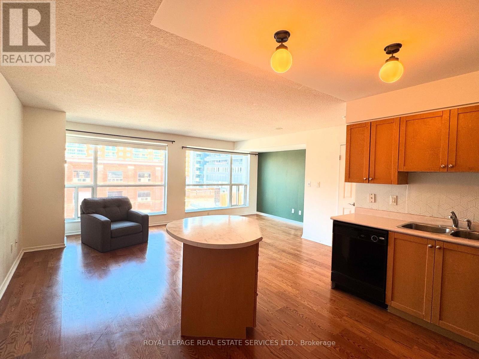 












720 - 230 KING STREET E

,
Toronto,




Ontario
M5A1K1


